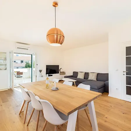 3 Bed Sleeps 6 With Terrace & Flat-screen Tv Апартаменты