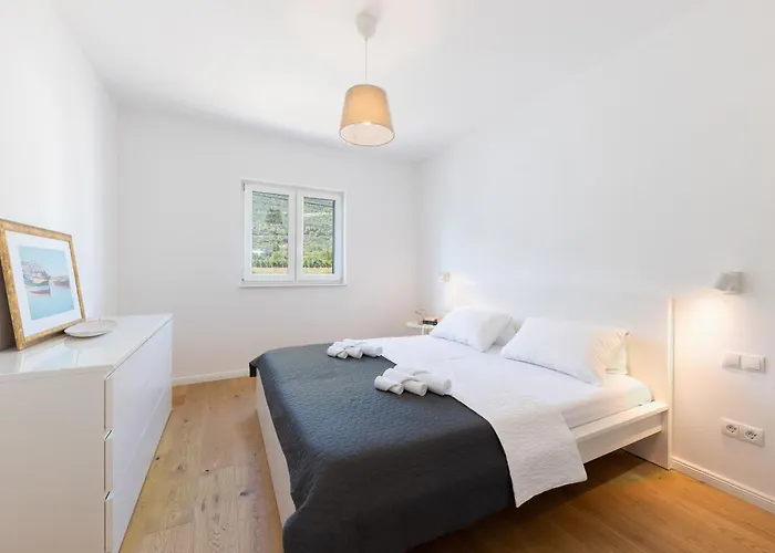 Appartement 3 Bed Sleeps 6 With Terrace & Flat-screen Tv Kaštela