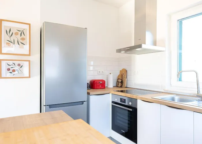 3 Bed Sleeps 6 With Terrace & Flat-screen Tv Appartement