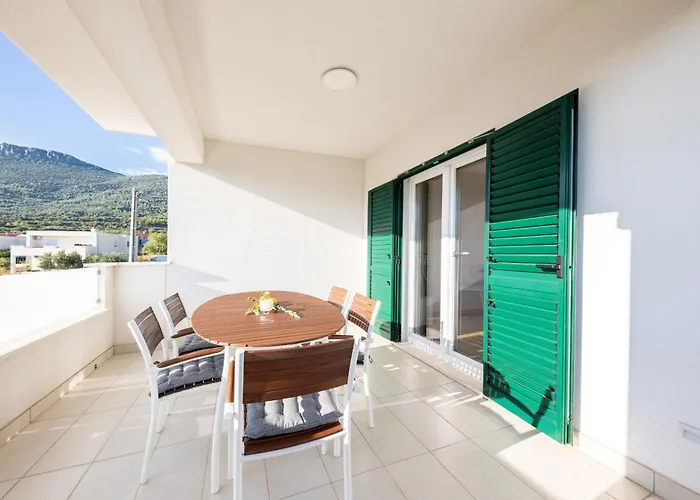 Appartement 3 Bed Sleeps 6 With Terrace & Flat-screen Tv