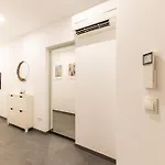3 Bed Sleeps 6 With Terrace & Flat-screen Tv * Kaštela