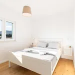 3 Bed Sleeps 6 With Terrace & Flat-screen Tv Kaštela