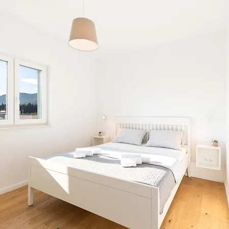3 Bed Sleeps 6 With Terrace & Flat-screen Tv Kaštela