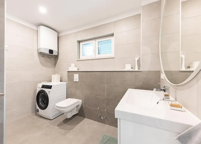 3 Bed Sleeps 6 With Terrace & Flat-screen Tv Apartamento Kaštela